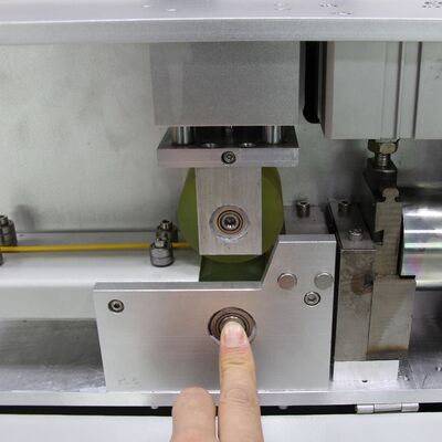 CLX-96 Otomatik Fiber Optic Kablo Kesme Makinesi, 0.9MM-6MM Patch Kabloları ve Dokunmatik Arayüzü için 1.6-2.1m/S Hız